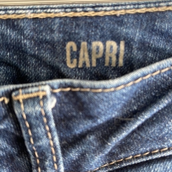 EUC - juniors Capri jeans - size 5 - Authentic American Heritage - Picture 4 of 5